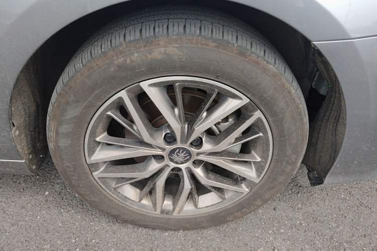Used BYD Qin PLUS 2021 DM-i 120KM Flagship Model Right Front Wheel Hub