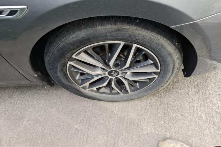 Used BYD Qin PLUS 2021 EV 500KM Premium Model Right Front Wheel Hub