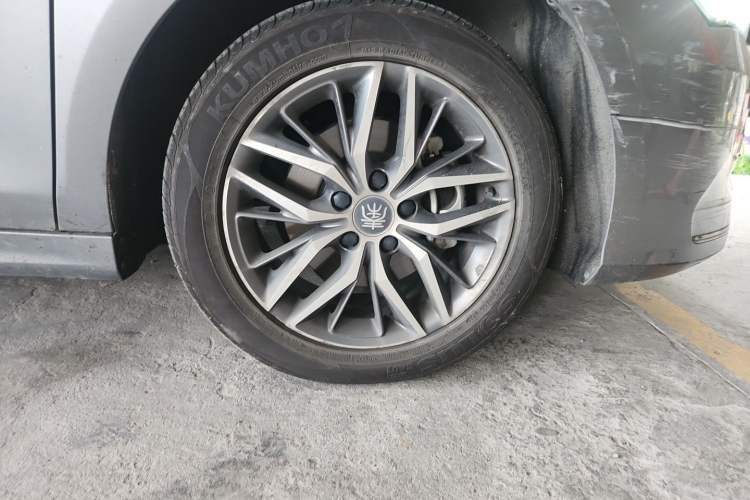 Used BYD Qin PLUS 2021 DM-i 120KM Prestige Model Right Front Wheel Hub