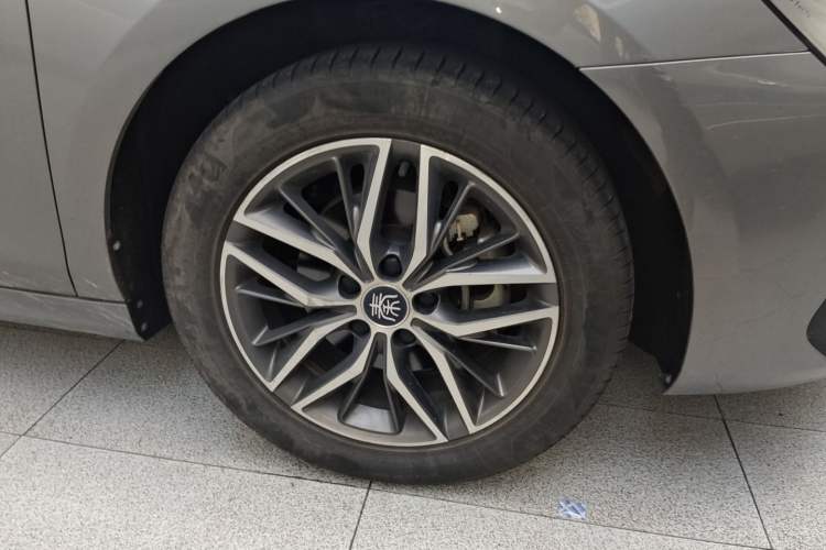 Used BYD Qin PLUS 2021 EV 400KM Luxury Model Right Front Wheel Hub