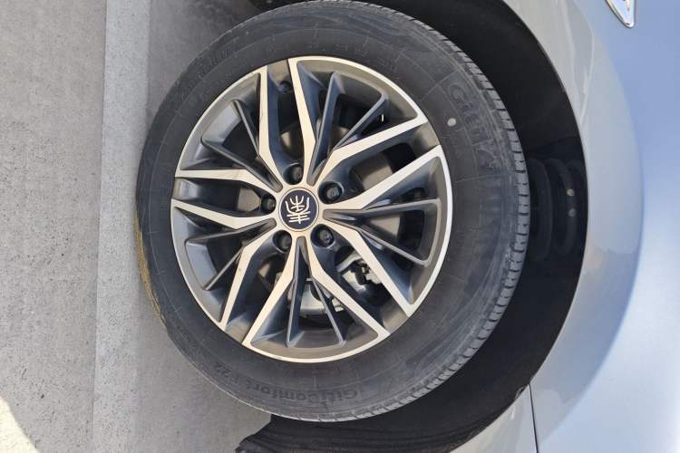 Used BYD Qin PLUS 2021 DM-i 55KM Flagship Model Right Front Wheel Hub