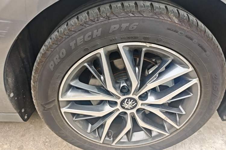 Used BYD Qin PLUS 2021 DM-i 55KM Flagship Model Right Front Wheel Hub