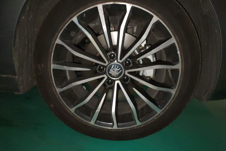 Used BYD Qin PLUS 2021 EV 600KM Flagship Model Right Front Wheel Hub