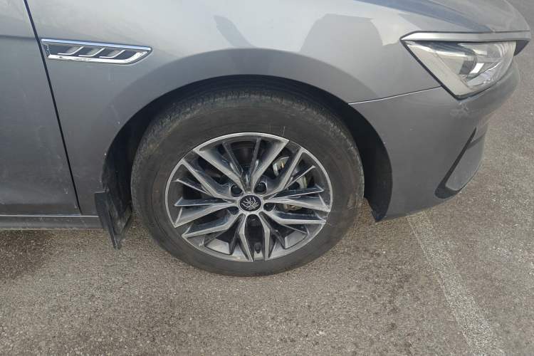 Used BYD Qin PLUS 2021 EV 500KM Luxury Model Right Front Wheel Hub