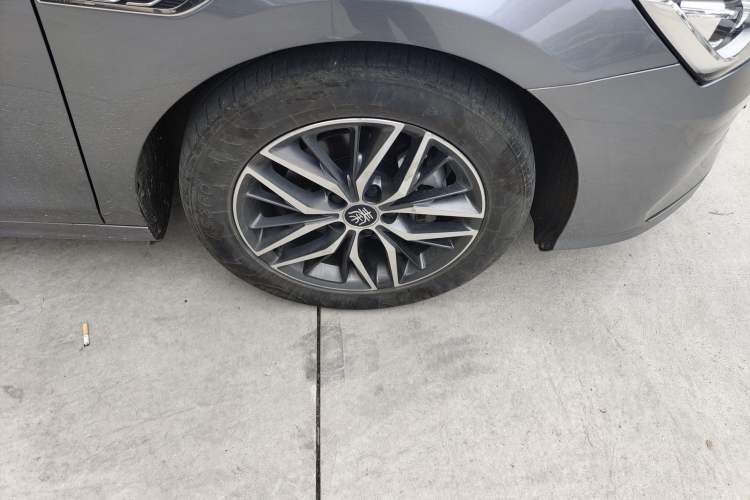 Used BYD Qin PLUS 2021 DM-i 55KM Flagship Model Right Front Wheel Hub