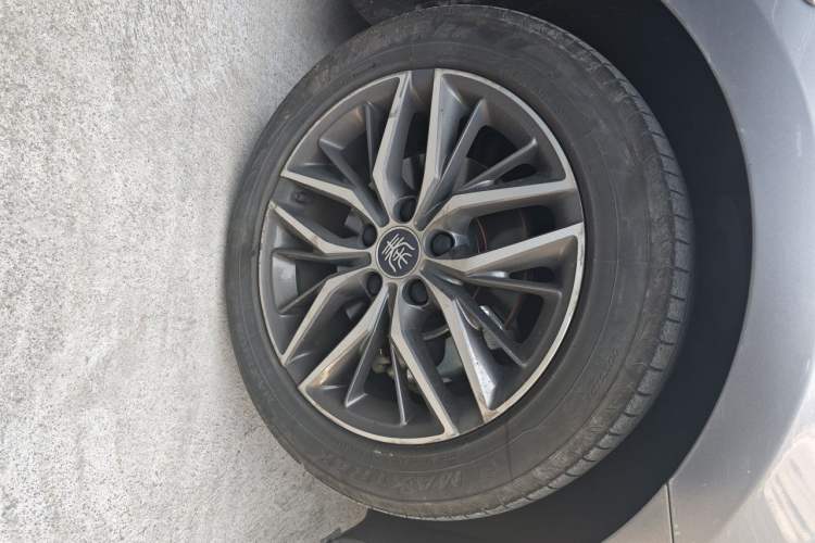 Used BYD Qin PLUS 2021 EV 500KM Luxury Model Right Front Wheel Hub