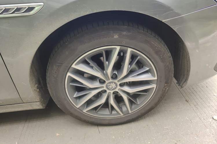 Used BYD Qin PLUS 2021 EV 500KM Luxury Model Right Front Wheel Hub
