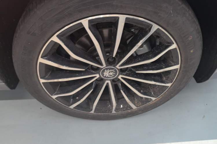 Used BYD Qin PLUS 2021 EV 600KM Flagship Model Right Front Wheel Hub