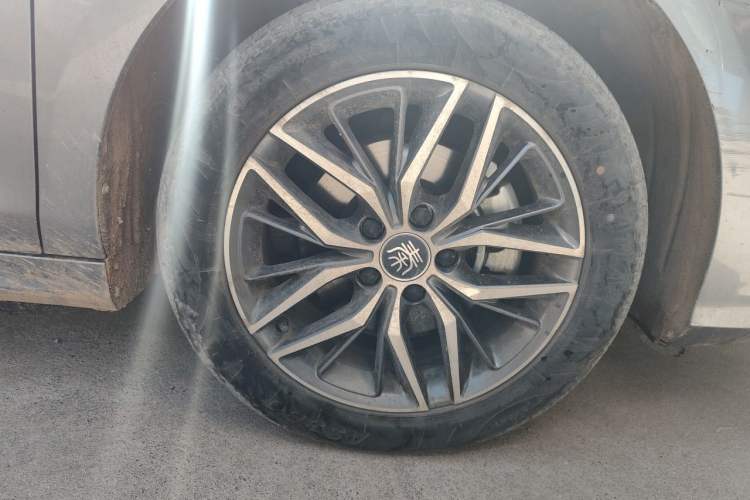 Used BYD Qin PLUS 2021 DM-i 120KM Prestige Model Right Front Wheel Hub