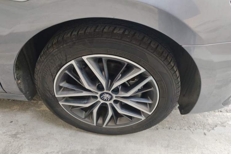 Used BYD Qin PLUS 2021 EV 500KM Luxury Model Right Front Wheel Hub