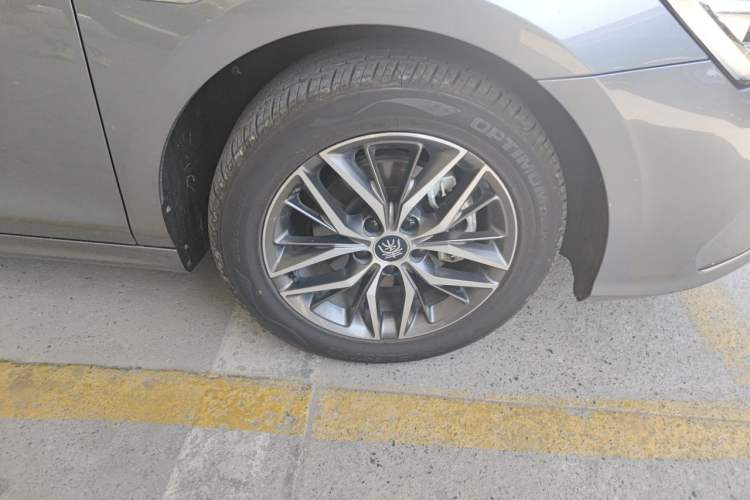 Used BYD Qin PLUS 2021 DM-i 120KM Prestige Model Right Front Wheel Hub