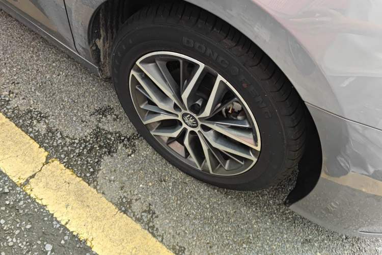 Used BYD Qin PLUS 2021 DM-i 55KM Flagship Model Right Front Wheel Hub