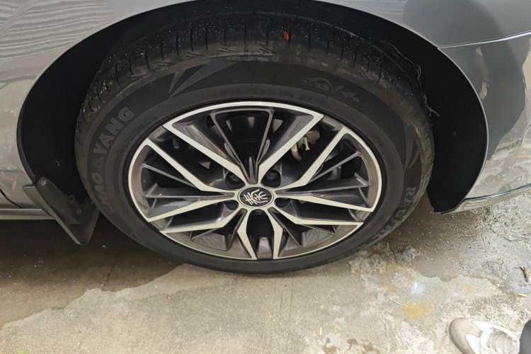 Used BYD Qin PLUS 2021 EV 400KM Luxury Model Right Front Wheel Hub