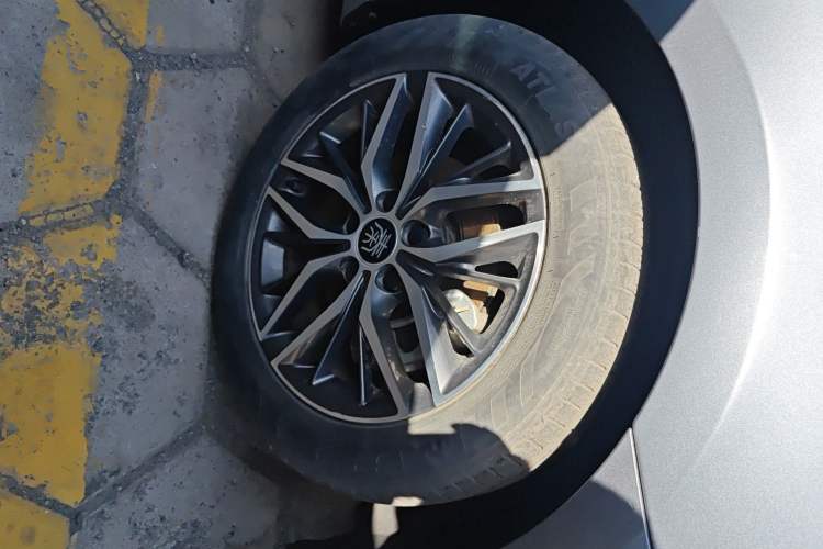 Used BYD Qin PLUS 2021 DM-i 55KM Flagship Model Right Front Wheel Hub