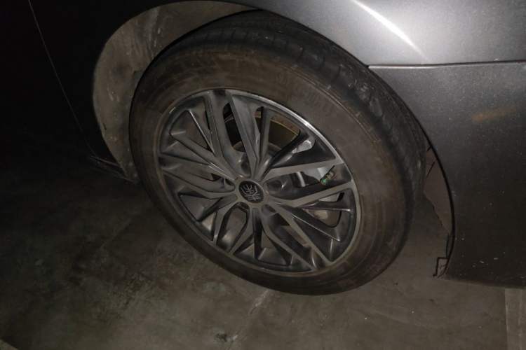 Used BYD Qin PLUS 2021 EV 500KM Luxury Model Right Front Wheel Hub