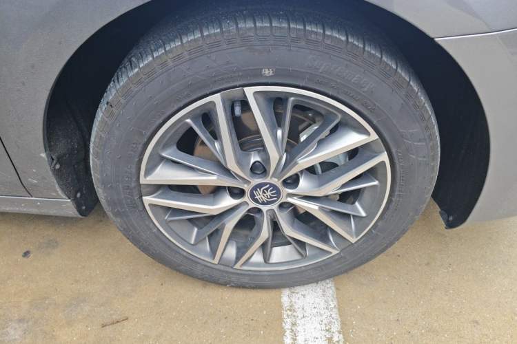 Used BYD Qin PLUS 2021 EV 400KM Luxury Model Right Front Wheel Hub