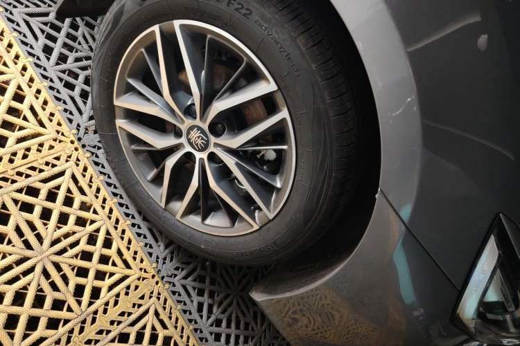 Used BYD Qin PLUS 2021 DM-i 55KM Flagship Model Right Front Wheel Hub