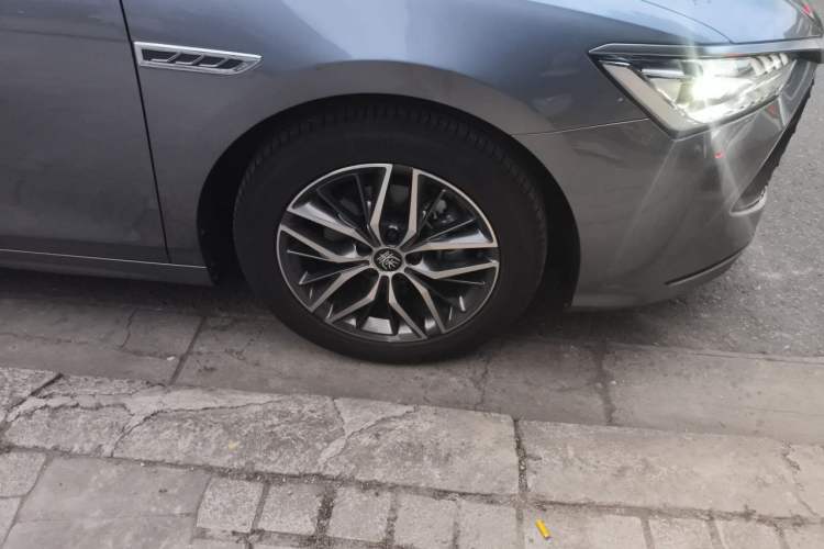 Used BYD Qin PLUS 2021 DM-i 55KM Flagship Model Right Front Wheel Hub