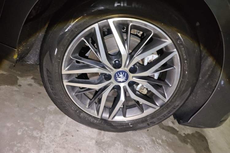 Used BYD Qin PLUS 2021 DM-i 55KM Flagship Model Right Front Wheel Hub