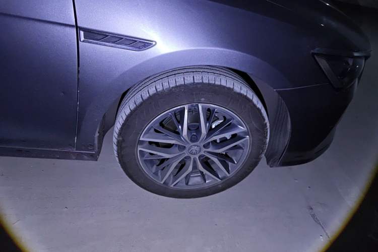 Used BYD Qin PLUS 2021 DM-i 120KM Prestige Model Right Front Wheel Hub