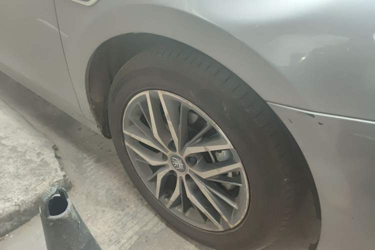 Used BYD Qin PLUS 2021 EV 500KM Luxury Model Right Front Wheel Hub