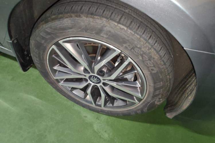 Used BYD Qin PLUS 2021 DM-i 120KM Prestige Model Right Front Wheel Hub