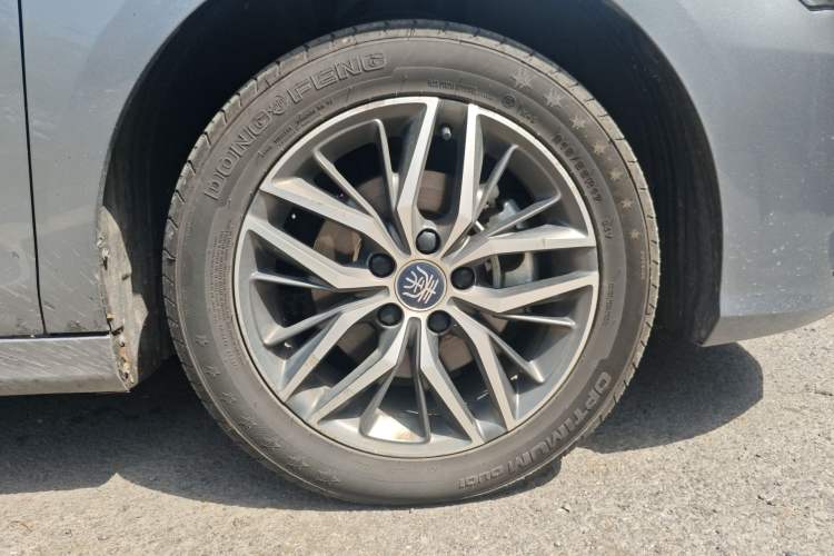 Used BYD Qin PLUS 2021 DM-i 120KM Prestige Model Right Front Wheel Hub
