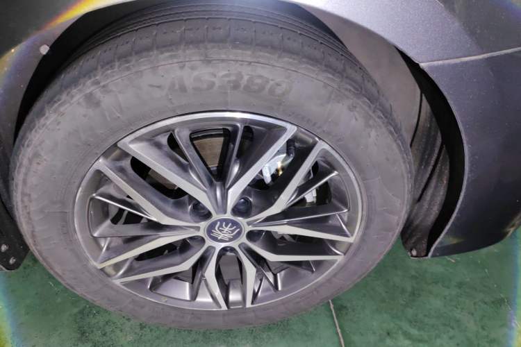 Used BYD Qin PLUS 2021 DM-i 55KM Flagship Model Right Front Wheel Hub
