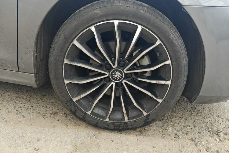 Used BYD Qin PLUS 2021 EV 600KM Flagship Model Right Front Wheel Hub