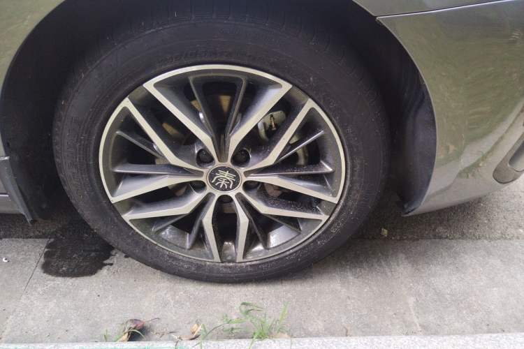 Used BYD Qin PLUS 2021 EV 500KM Premium Model Right Front Wheel Hub
