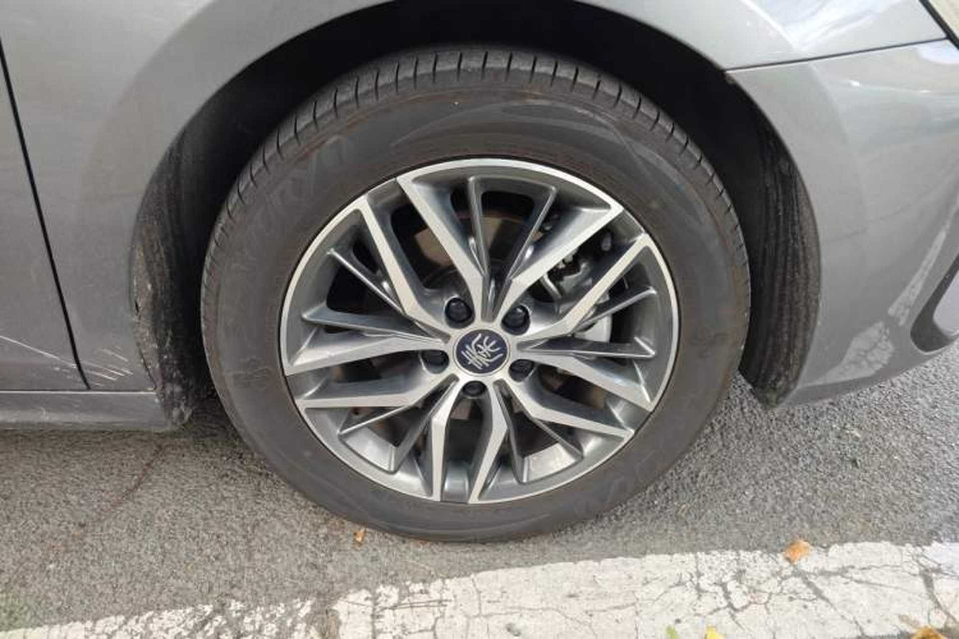 Used BYD Qin PLUS 2021 EV 500KM Premium Model Right Front Wheel Hub