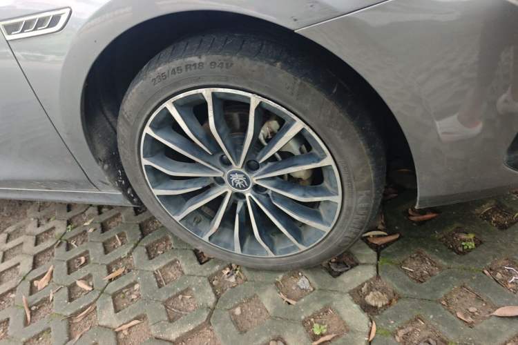 Used BYD Qin PLUS 2021 EV 600KM Flagship Model Right Front Wheel Hub