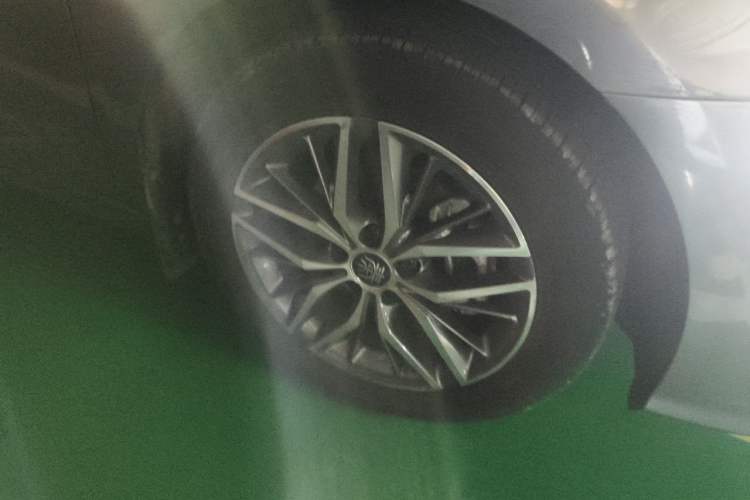 Used BYD Qin PLUS 2021 DM-i 55KM Flagship Model Right Front Wheel Hub