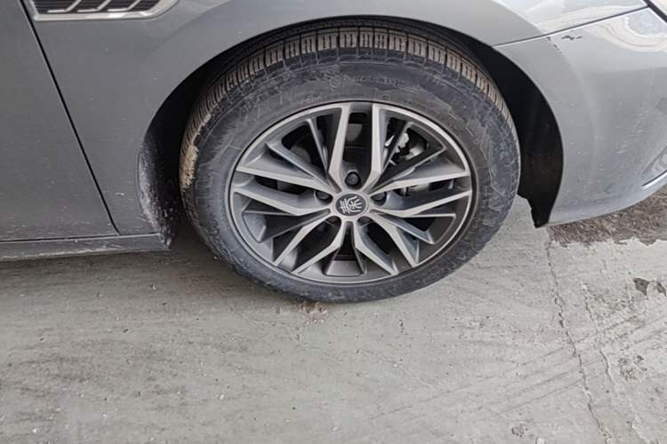 Used BYD Qin PLUS 2021 DM-i 55KM Flagship Model Right Front Wheel Hub
