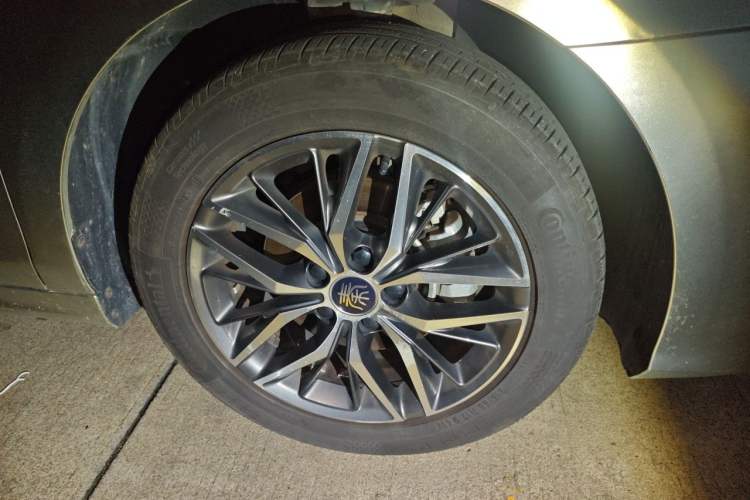 Used BYD Qin PLUS 2021 DM-i 120KM Prestige Model Right Front Wheel Hub