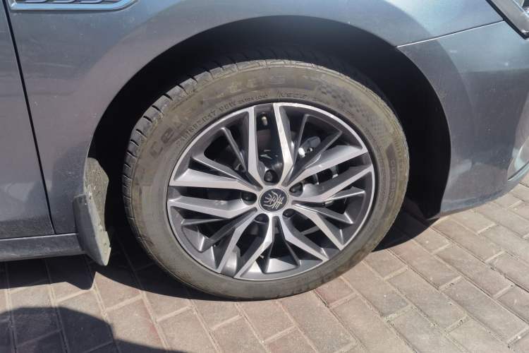 Used BYD Qin PLUS 2021 DM-i 120KM Prestige Model Right Front Wheel Hub