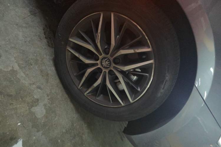 Used BYD Qin PLUS 2021 EV 500KM Luxury Model Right Front Wheel Hub
