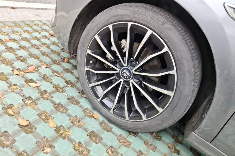 Used BYD Qin PLUS 2021 EV 600KM Flagship Model Right Front Wheel Hub