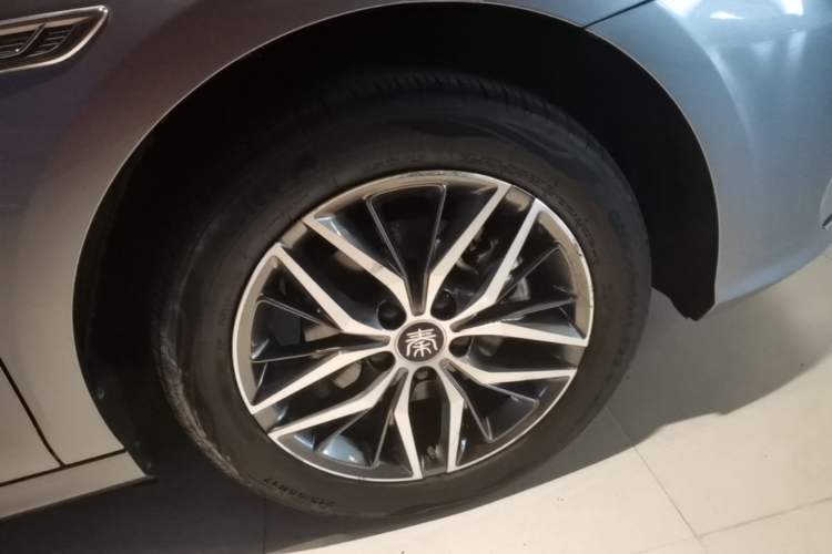 Used BYD Qin PLUS 2021 DM-i 120KM Flagship Model Right Front Wheel Hub