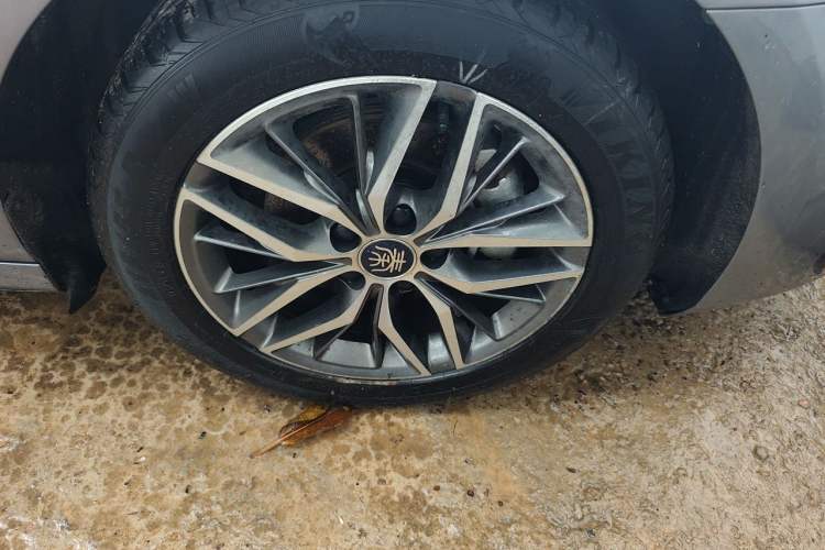 Used BYD Qin PLUS 2021 EV 500KM Luxury Model Right Front Wheel Hub