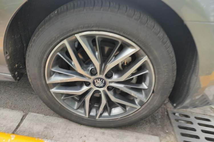 Used BYD Qin PLUS 2021 EV 400KM Luxury Model Right Front Wheel Hub