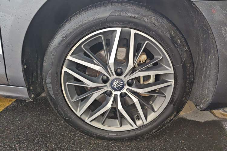 Used BYD Qin PLUS 2021 EV 400KM Luxury Model Right Front Wheel Hub