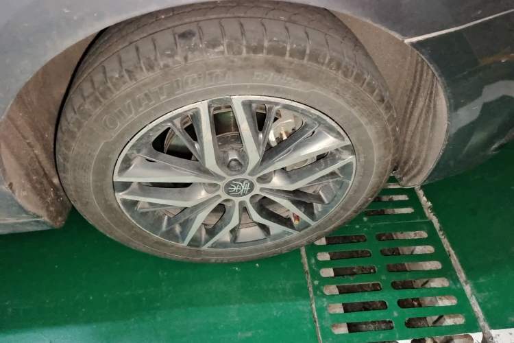 Used BYD Qin PLUS 2021 EV 500KM Luxury Model Right Front Wheel Hub