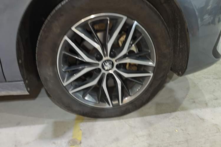 Used BYD Qin PLUS 2021 EV 500KM Luxury Model Right Front Wheel Hub