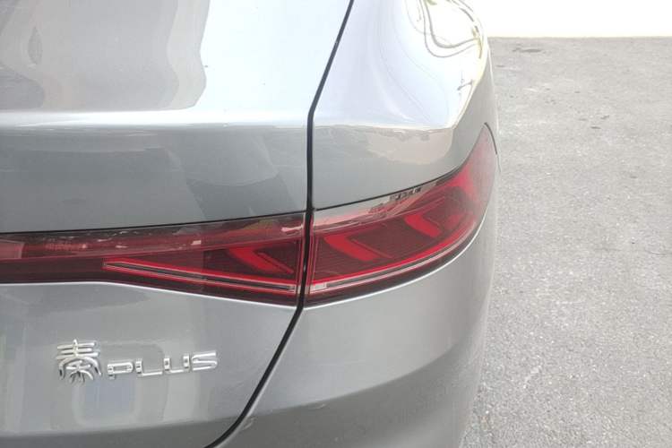 Used BYD Qin PLUS 2021 EV 600KM Flagship Model Right Rear Taillight
