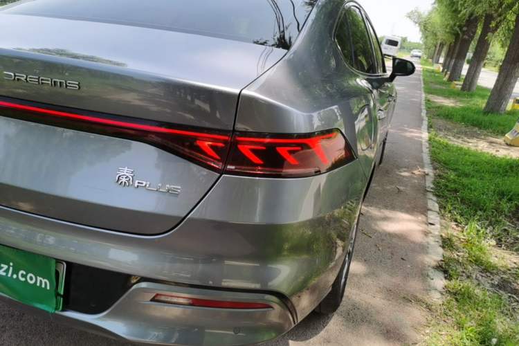 Used BYD Qin PLUS 2021 EV 500KM Luxury Model Right Rear Taillight