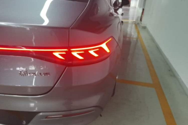 Used BYD Qin PLUS 2021 EV 600KM Flagship Model Right Rear Taillight