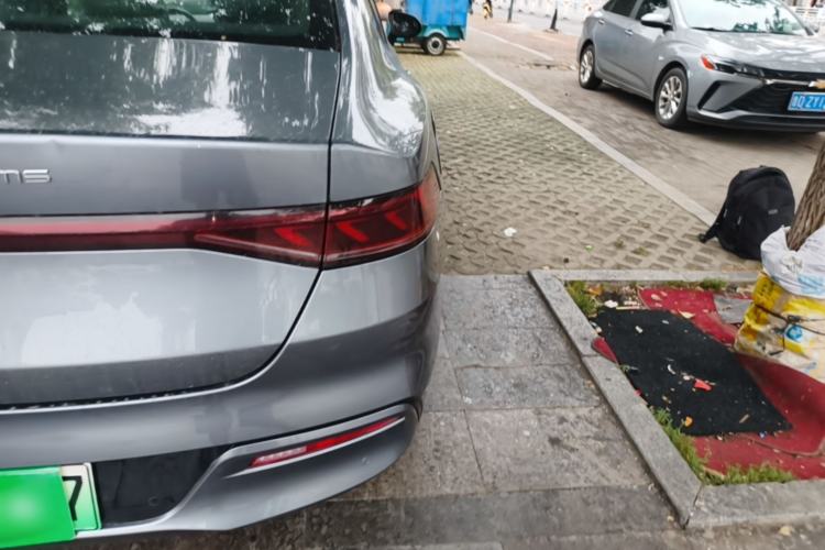 Used BYD Qin PLUS 2021 EV 400KM Luxury Model Right Rear Taillight