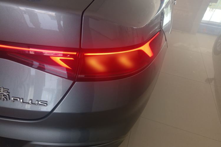 Used BYD Qin PLUS 2021 DM-i 55KM Flagship Model Right Rear Taillight