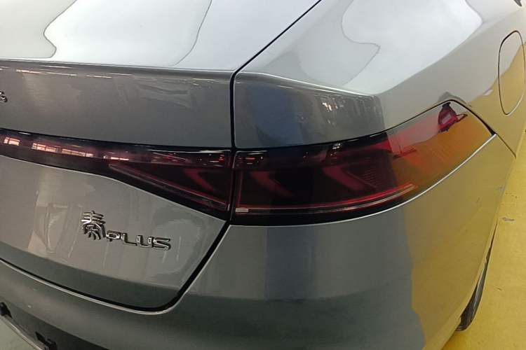 Used BYD Qin PLUS 2021 EV 400KM Luxury Model Right Rear Taillight